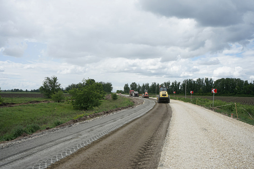 В Саратовской области начат ремонт дороги к «пушкинскому» селу
